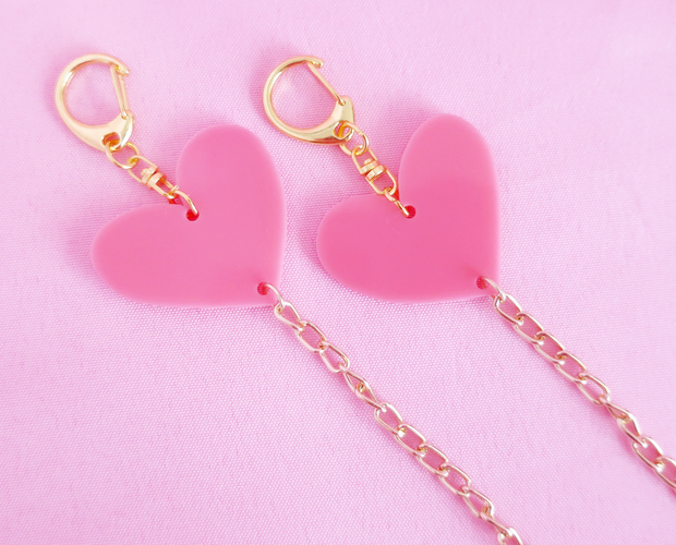 Pink hearts face mask chain